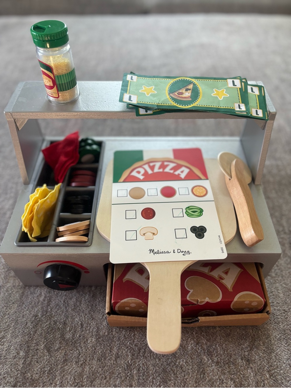 Melissa & Doug Top & Bake Wooden Pizza Counter Play Set